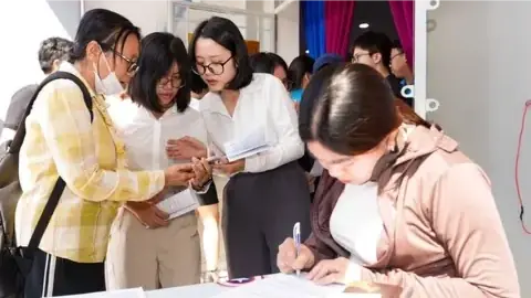 Gỡ từng nút thắt | Vấn đề kinh tế | 26/12/2025